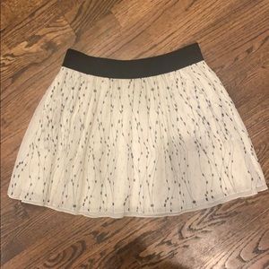 Club Monaco White Patterned Skirt with pockets!